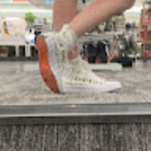 Meet your Posher, Cassandra